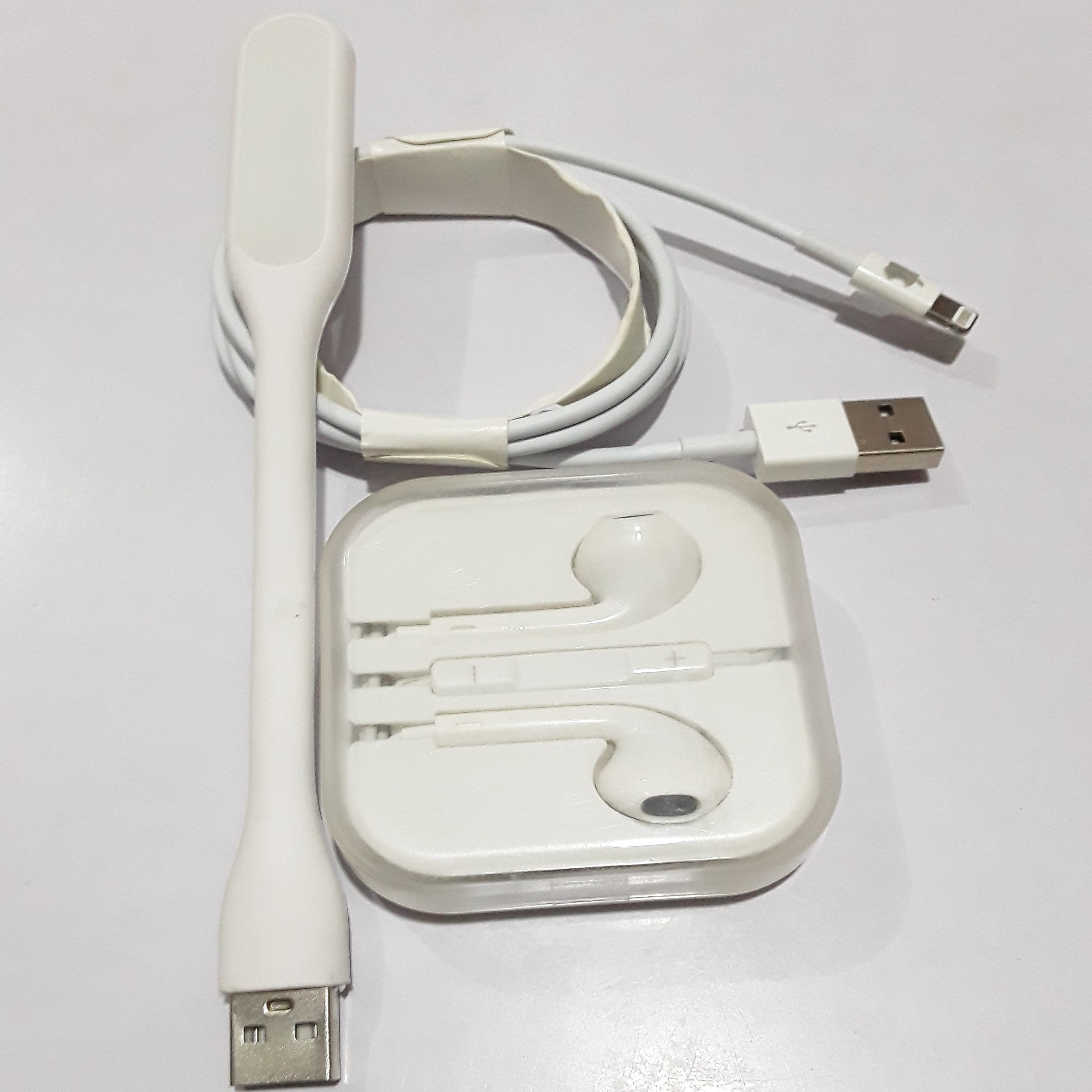 iPhone Lightning Cable + 3.5mm Earphone + Flexible USB lamp - Image 3
